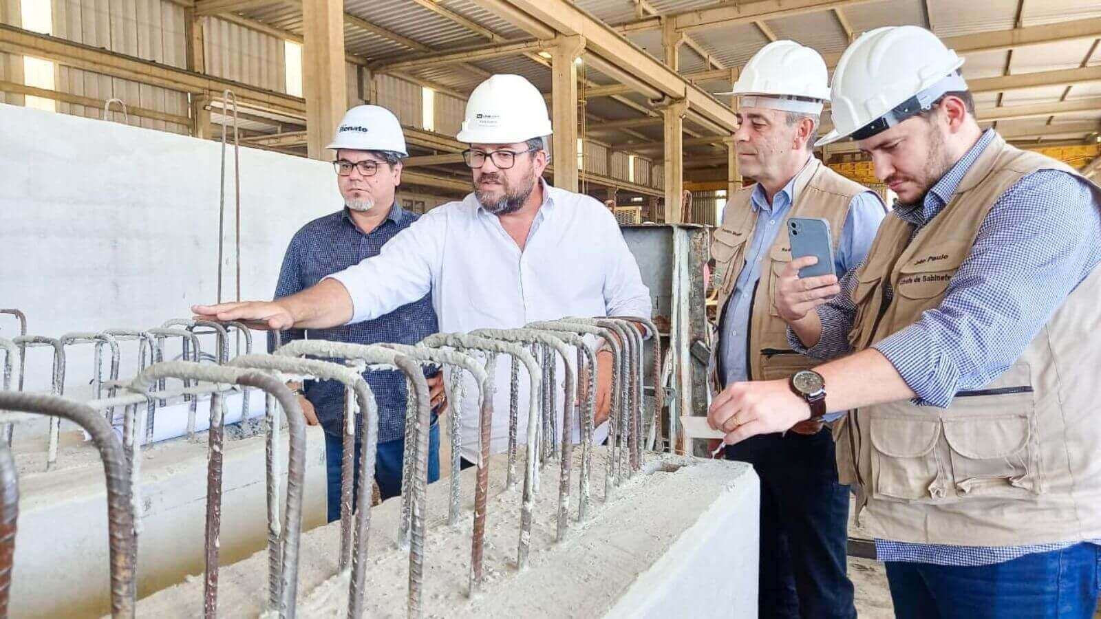 Prefeito de Várzea Paulista visita fabricação de pré-moldados do Novo Hospital3