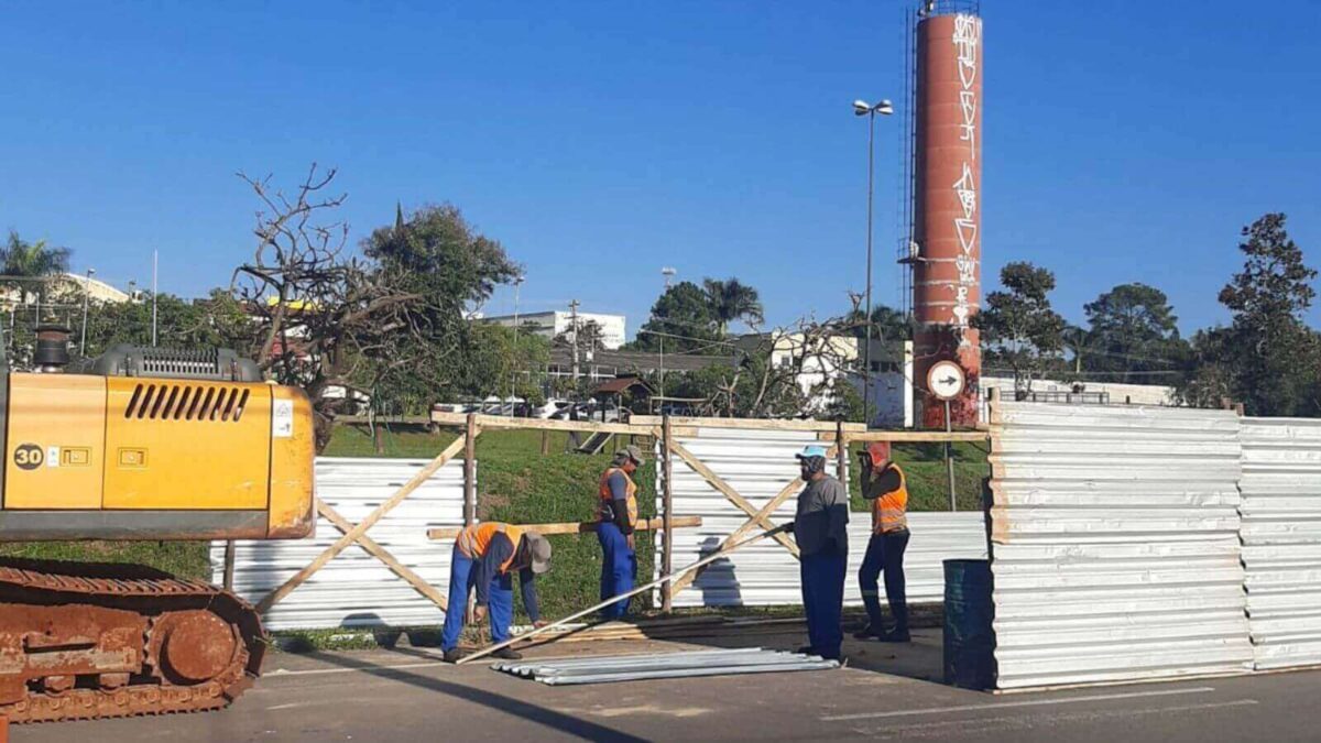 Muro de contenção é construído na beira-rio – Prefeitura de Tubarão