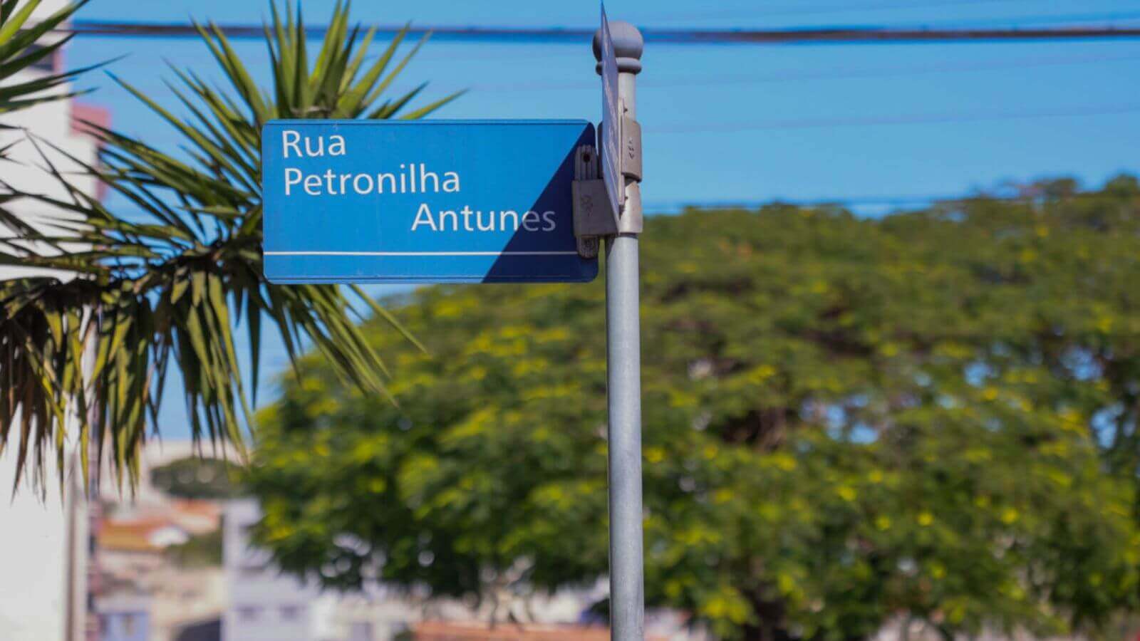 Placa da rua Petronilha Antunes, em Jundiaí