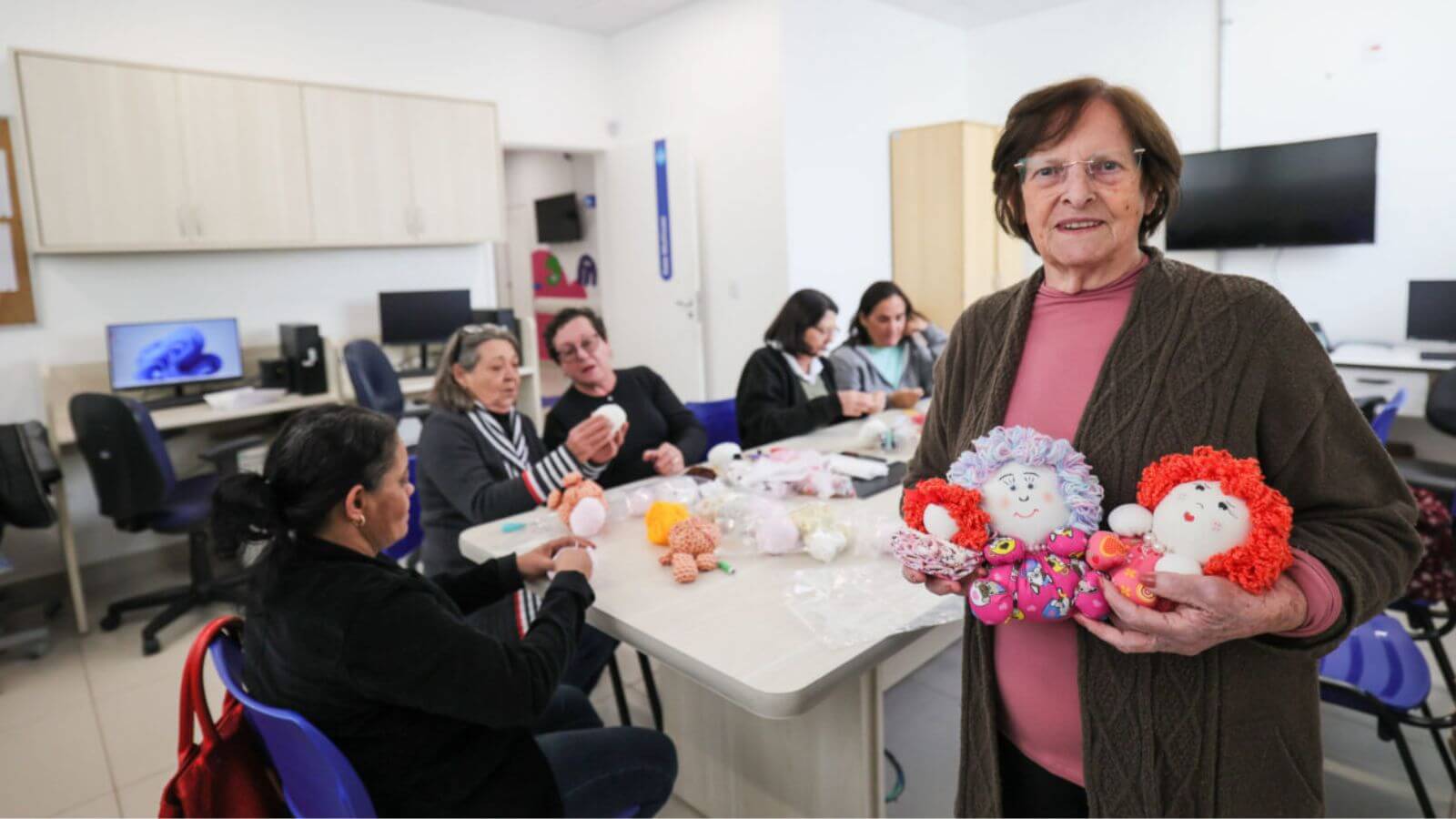 Confecção de bonecas auxilia pacientes da Clínica da Família Hortolândia, em Jundiaí