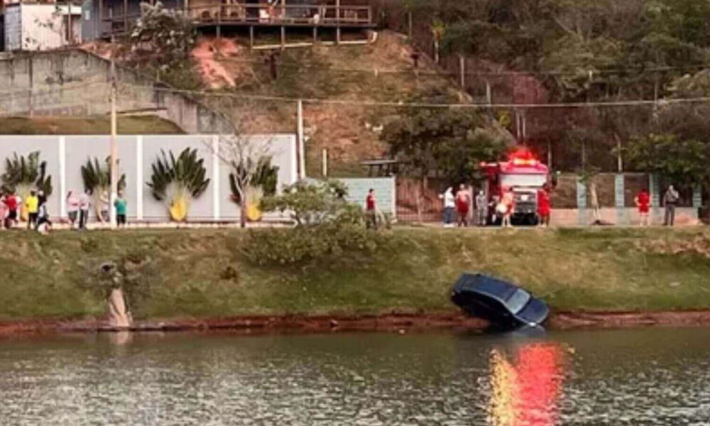 Mulher morre após cair com carro em lago de Jundiaí