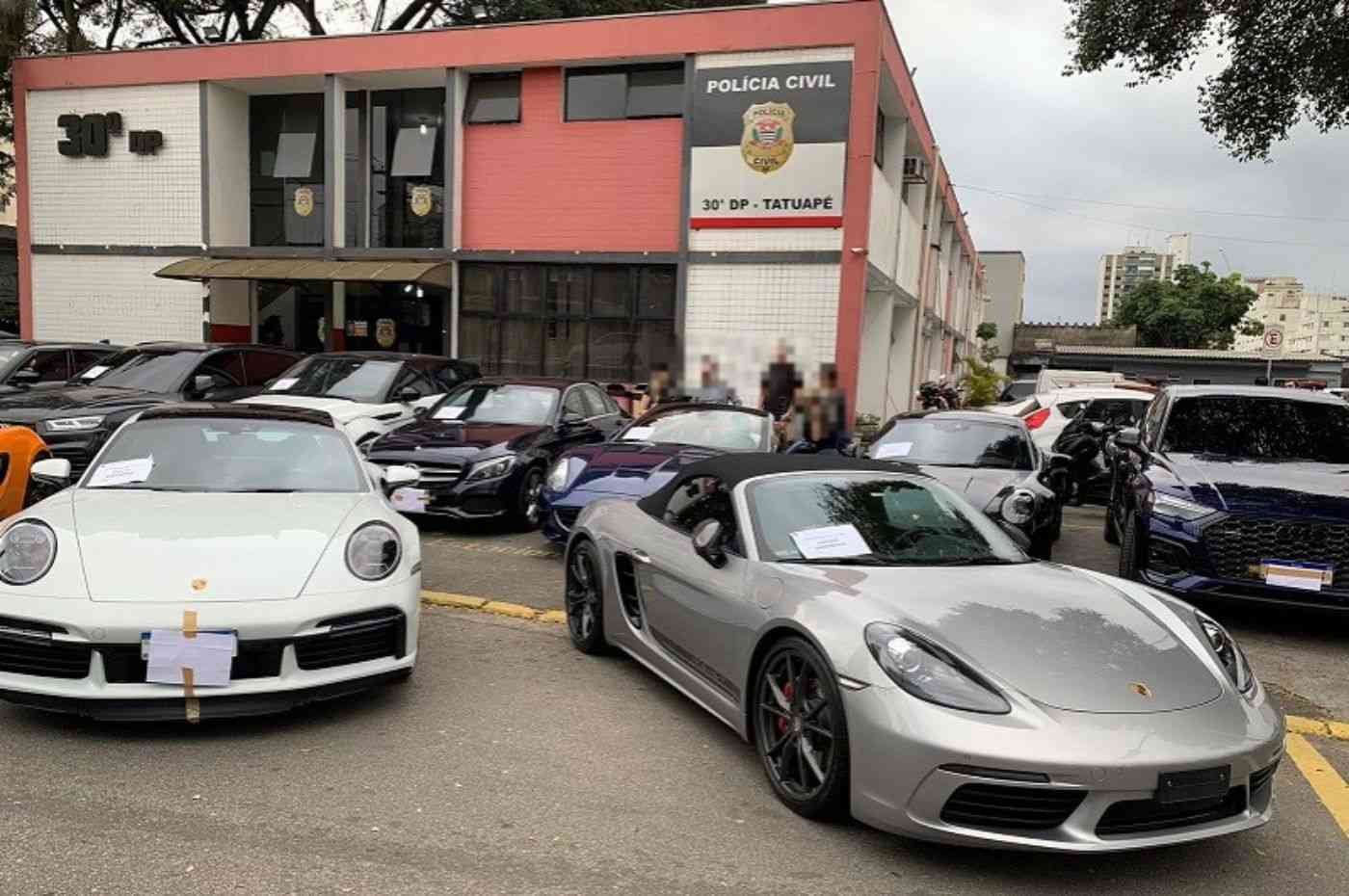 Operação Da Polícia Civil Apreende Mais De 50 Carros De Luxo Em São Paulo 