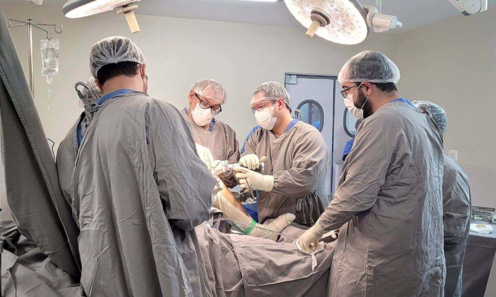 Hospital São Vicente recebe especialista francês para aprimorar procedimentos cirúrgicos