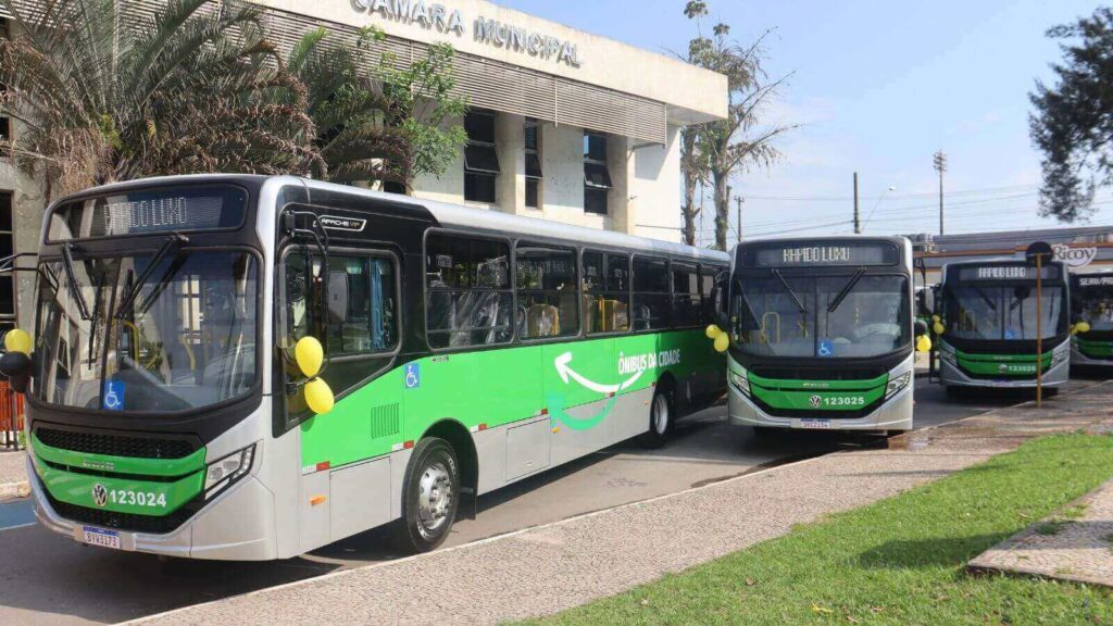 Campo Limpo Paulista recebe frota de 10 ônibus 0km