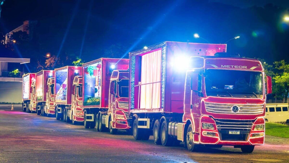 Caravana de Natal da Coca Cola passa por Jundia no dia 22 de