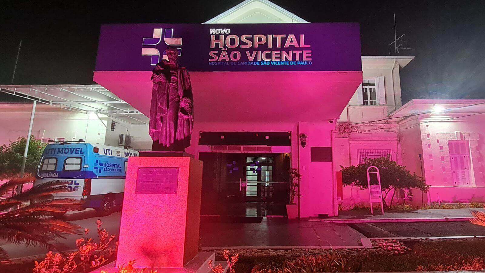 Fachada rosa do Hospital São Vicente