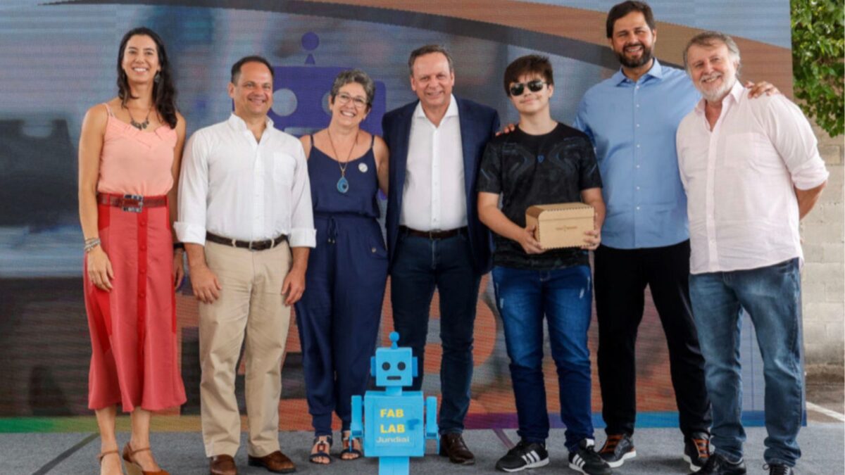 Alunos de escola municipal se empolgam com visita das mascotes do