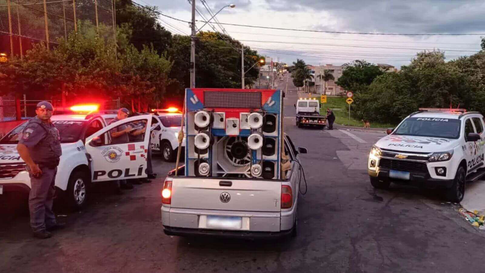 Picape com caixas de som é apreendida durante 'operação pancadão' em Jundiaí