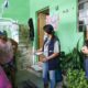 Equipe de combate a dengue visitando casas em Jundiaí