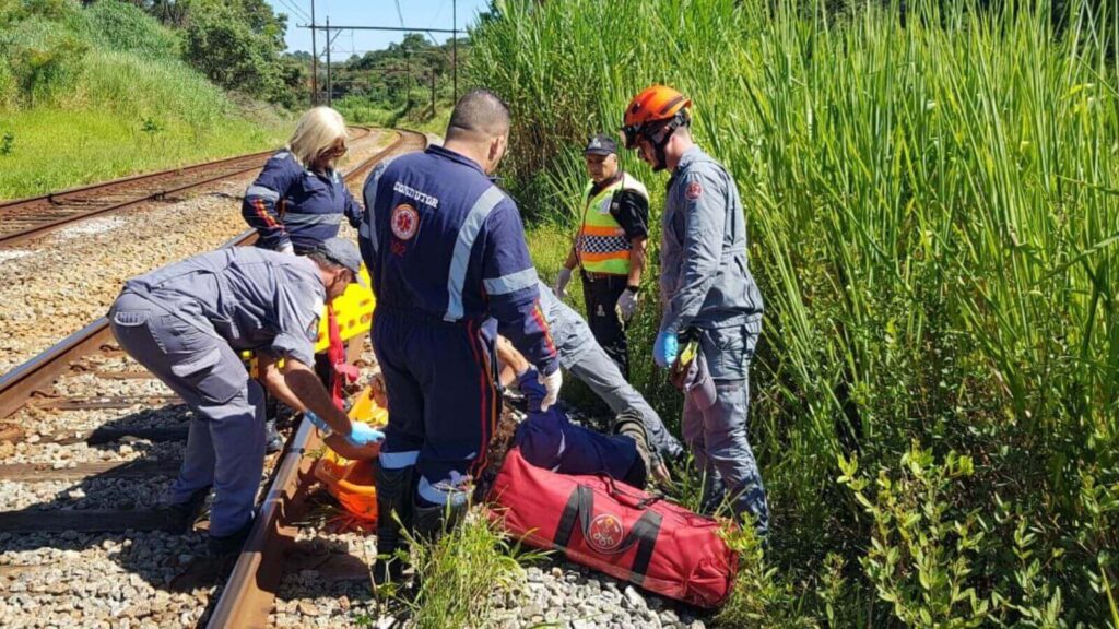 Homem é resgatado após acidente na linha de trem em Campo Limpo Paulista