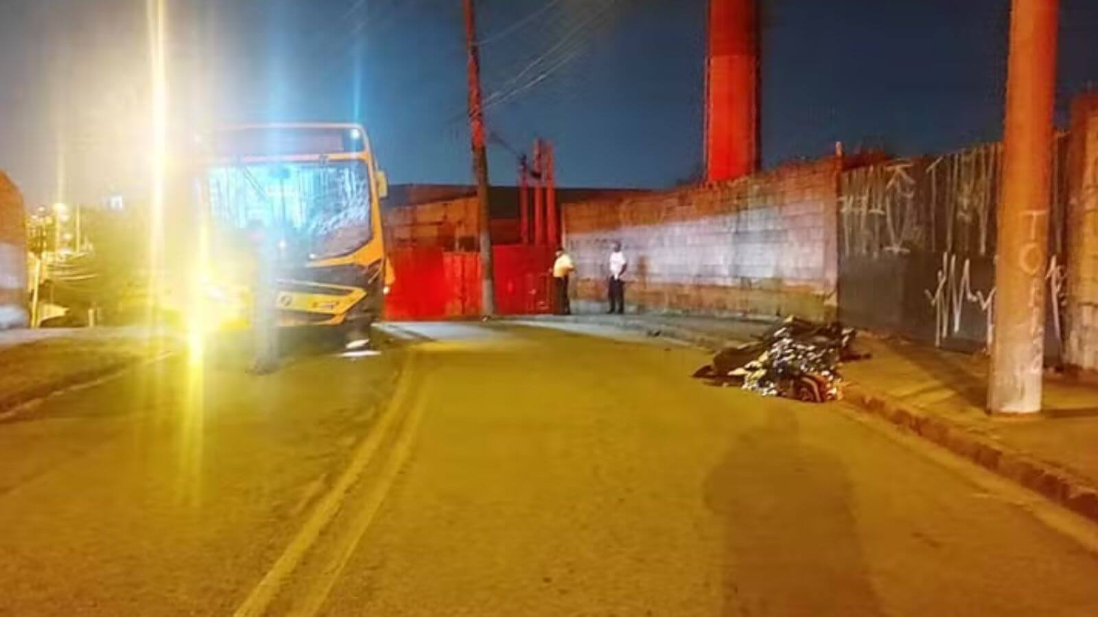 Motociclista morre após bater de frente com ônibus em Jundiaí
