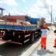 caminhão realizando limpeza pública nas ruas de Jundiaí