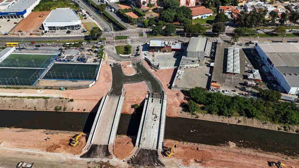 Visão aérea das 2 pontes construídas no prolongamento da Av. Ozanan em Jundiaí