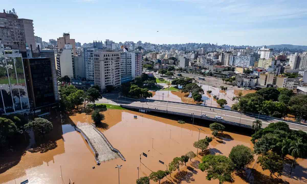 Visão aérea de Porto Alegre - RS alagada