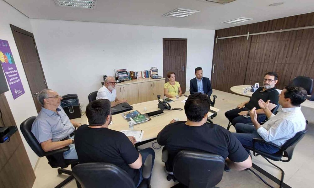 Representantes da ACE em reunião na prefeitura de Jundiaí