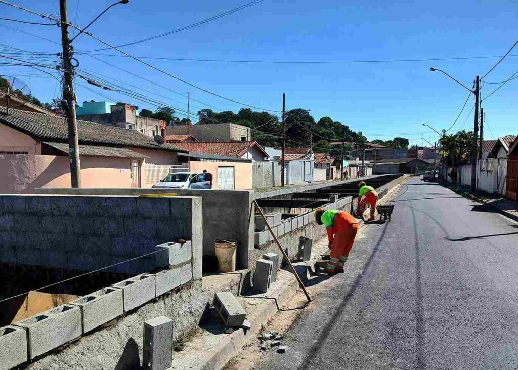 Obras de asfalto em Várzea Paulista no bairro da Promeca