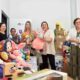 Voluntárias do Fundo Social de Jundiaí organizam brinquedos doados para crianças afetadas pelas enchentes no Rio Grande do Sul.