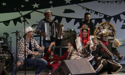 Apresentação cultural com música e dança em festa nordestina em Campo Limpo Paulista