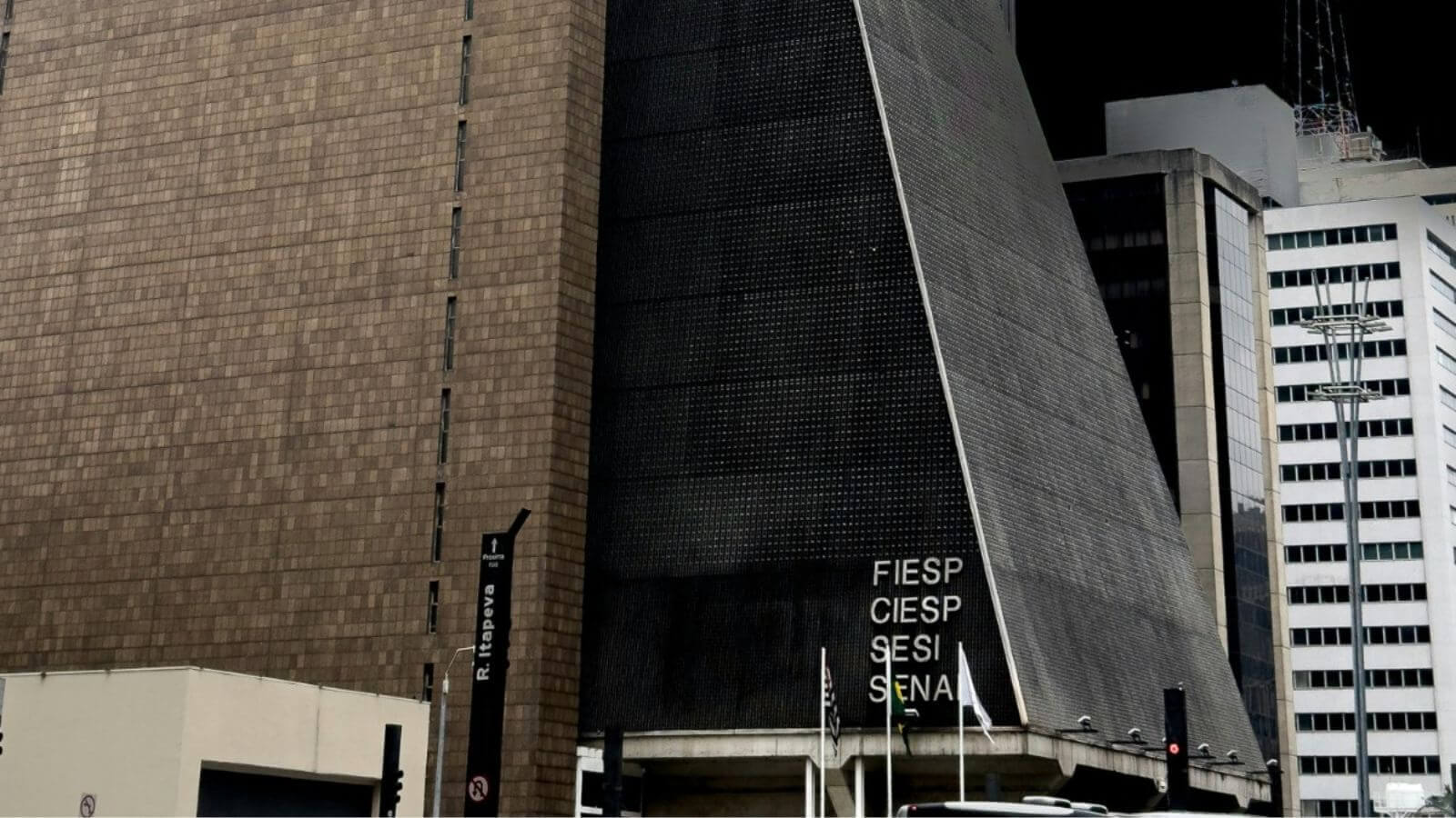Entrada do prédio da Fiesp e Ciesp, em São Paulo