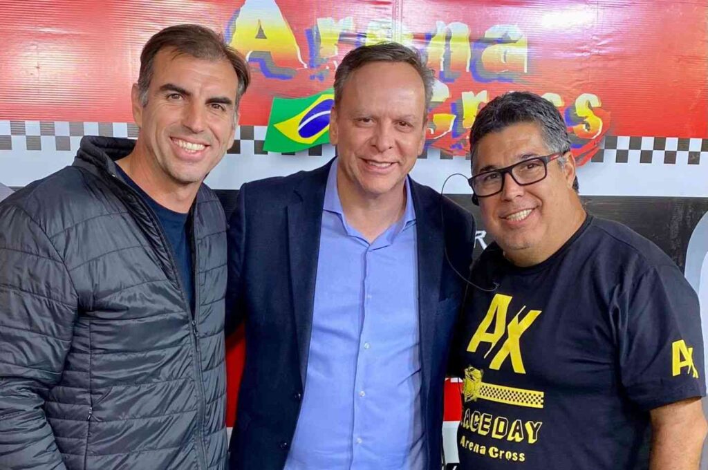 Cristiano Lopes e José Antônio Parimoschi, com o organizador da Arena Cross em Jundiaí, Carlinhos Romagnolli