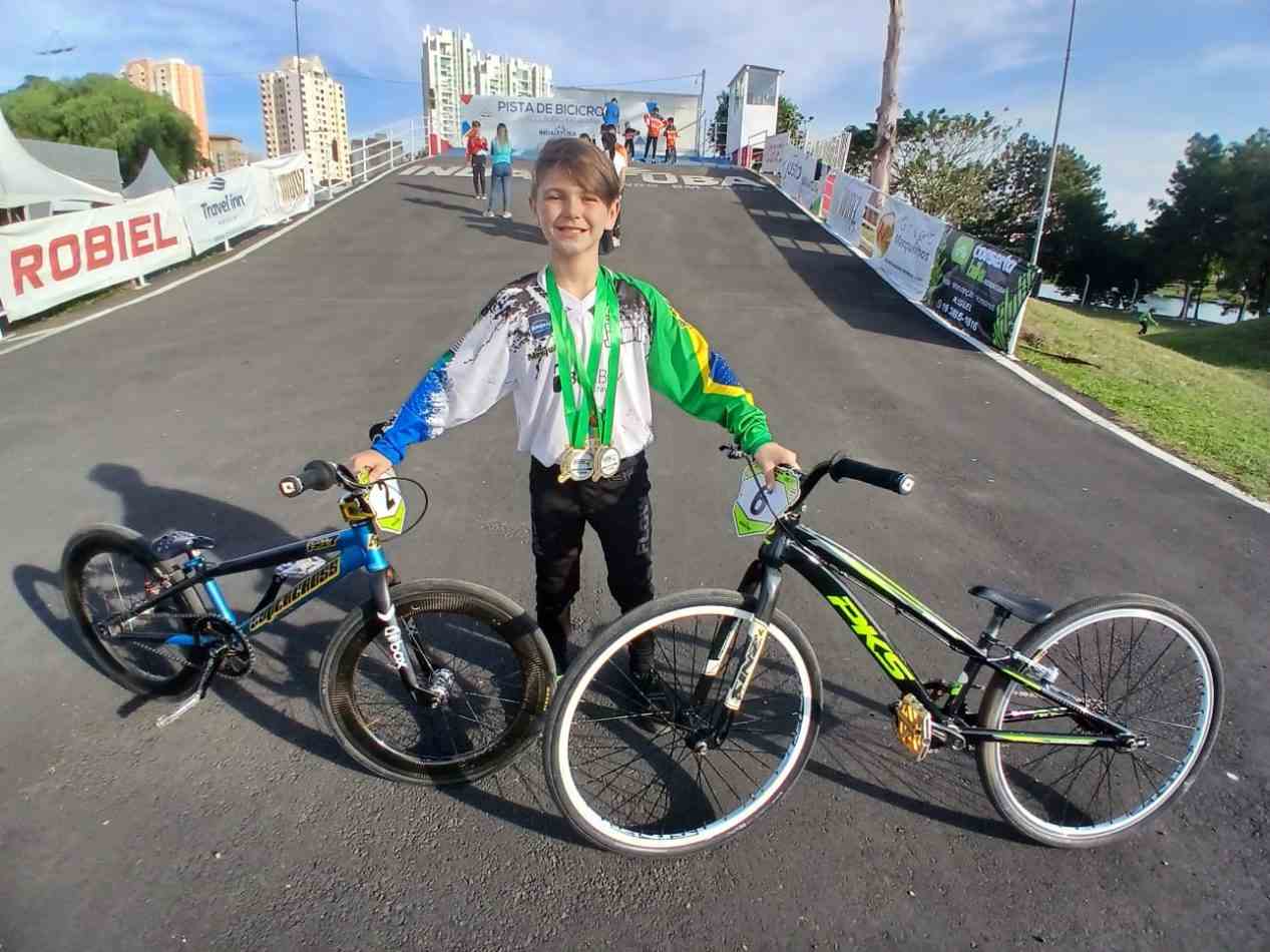 Andrey Toledo, da equipe de BMX de Jundiaí, conseguiu um título e um terceiro lugar na Copa do Brasil em Indaiatuba
