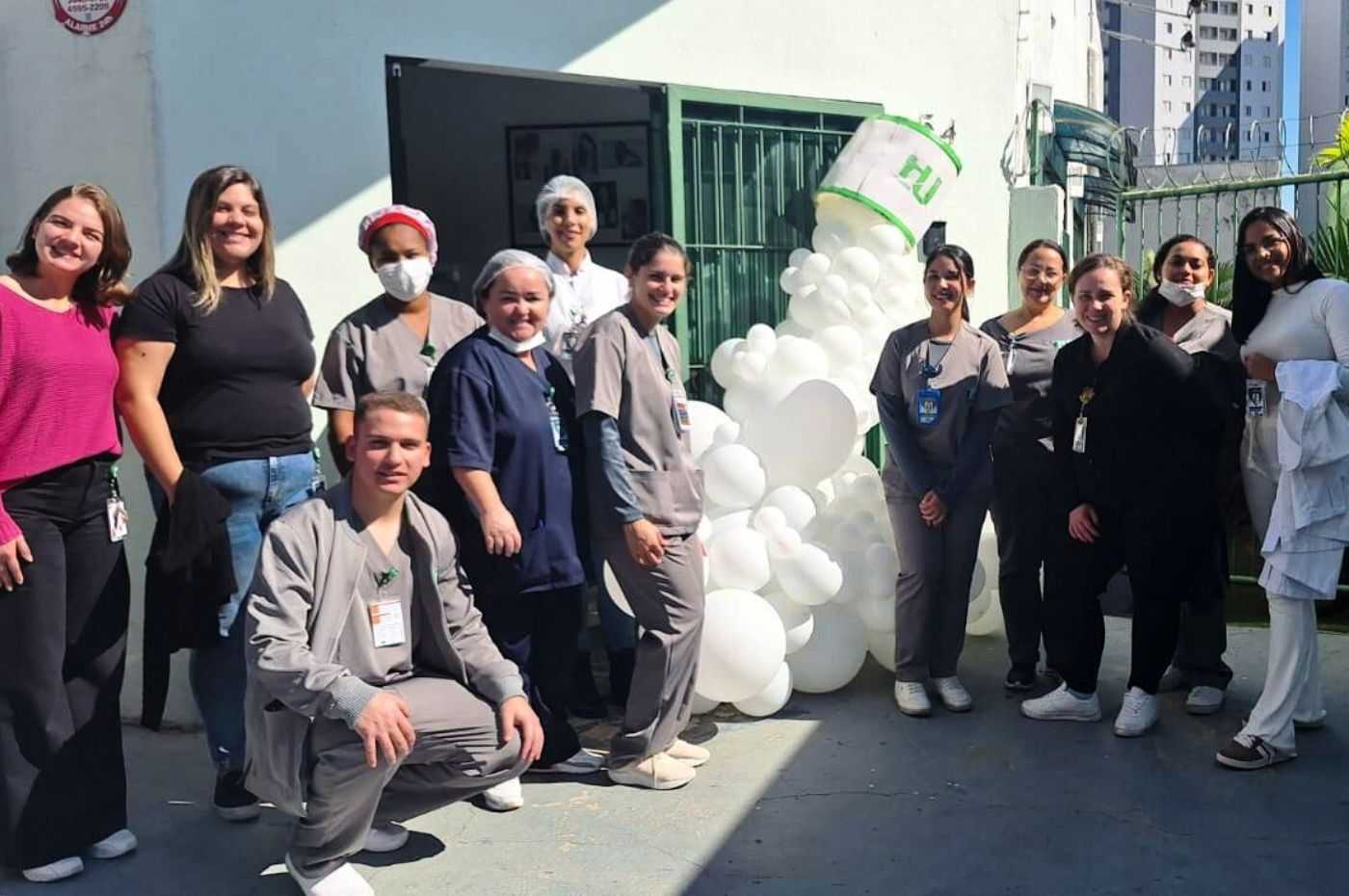 Equipe de colaboradores do Banco de Leite Humano de Jundiaí celebram 26 anos