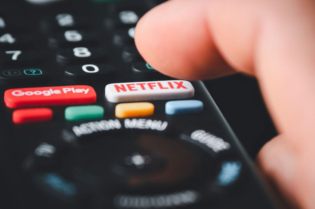 Controle remoto de TV com botão de acesso à Netflix