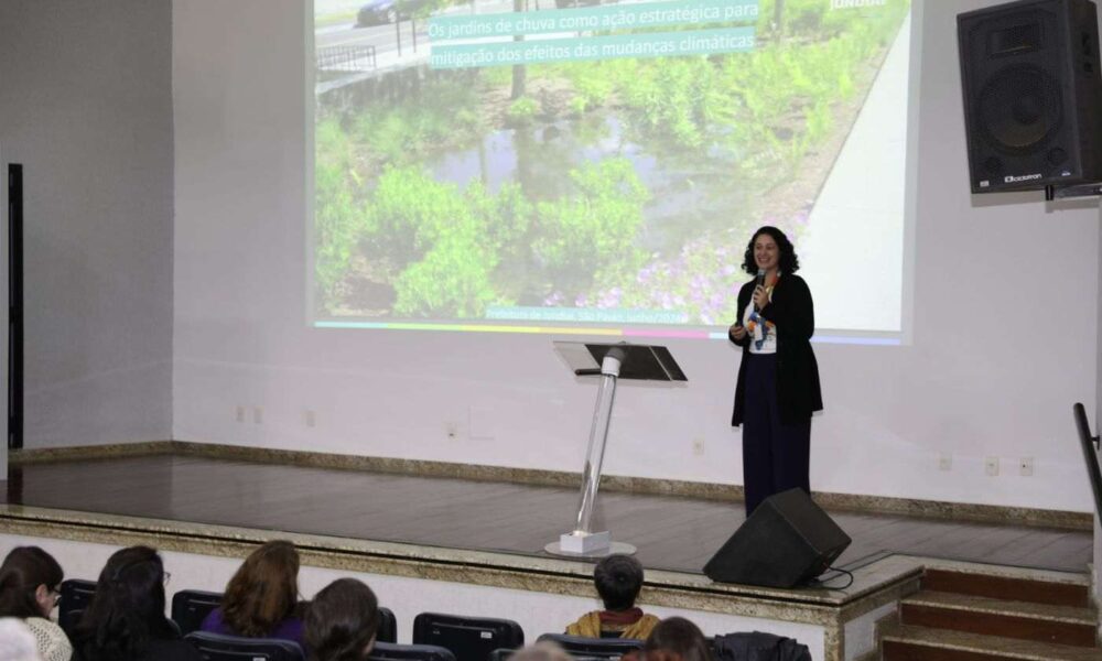 Palestrante em evento da Semana do Meio Ambiente