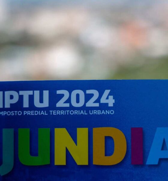 Carnê do IPTU 2024 da cidade de Jundiaí, destacando o nome da cidade em letras coloridas.
