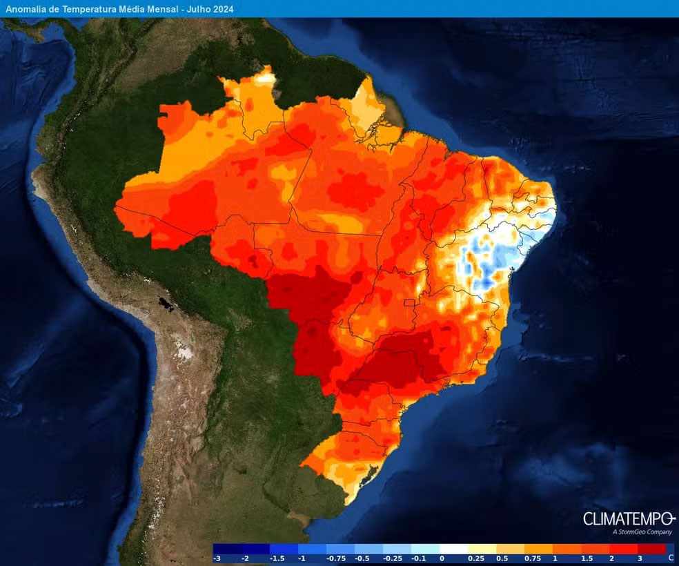 Mapa de anomalias de temperatura no Brasil para julho de 2024, mostrando temperaturas acima da média em tons de vermelho e laranja.