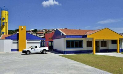 Prédio colorido de creche municipal de Várzea Paulista