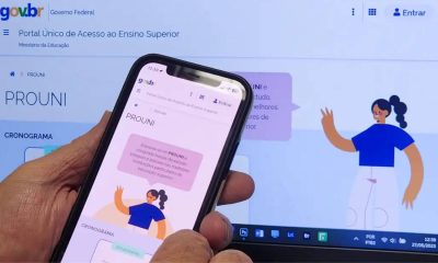 Celular acessando site de inscrição do Prouni