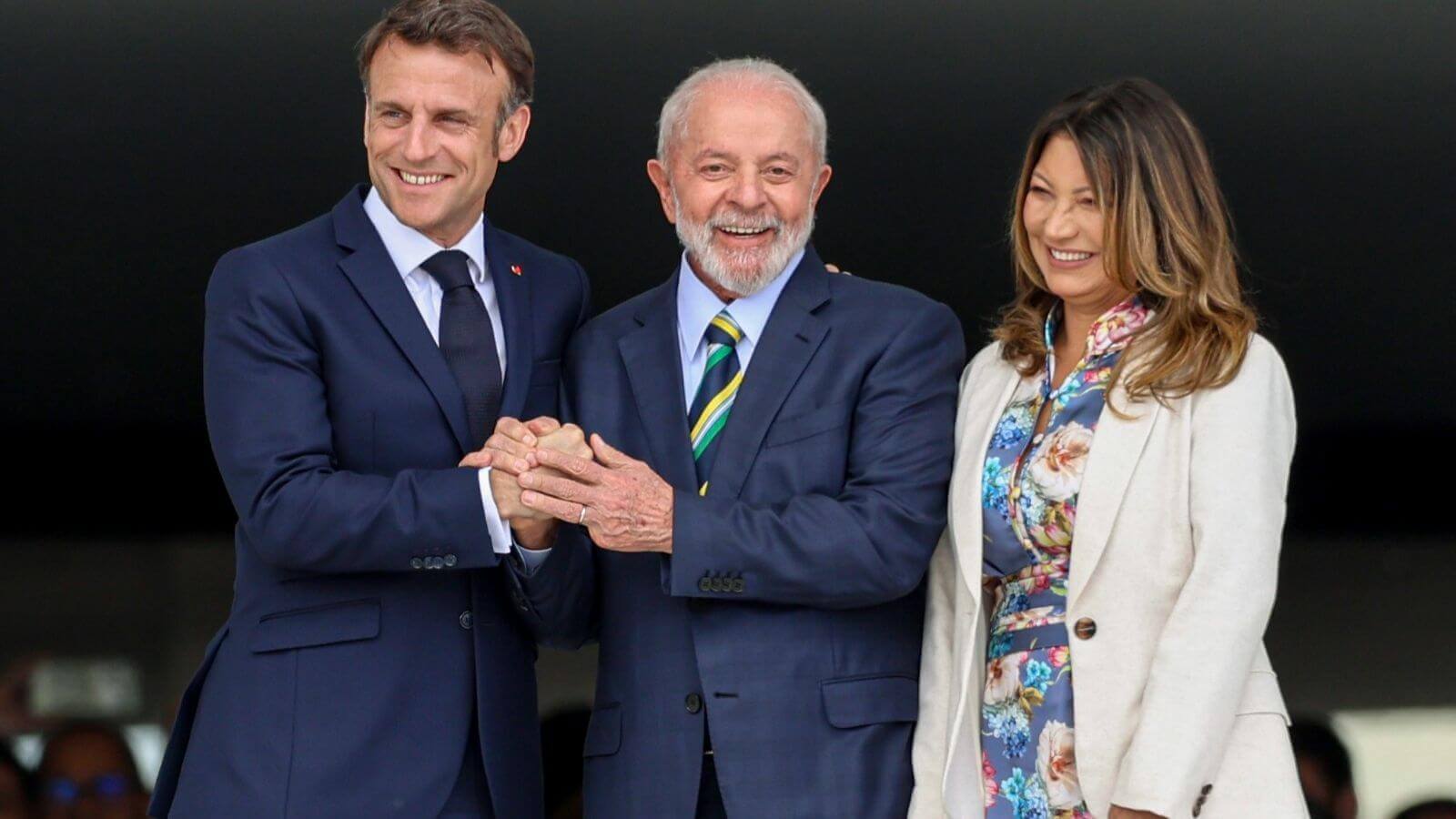 Presidente da França, Emanuel Macron, com presidente Lula e primeira-dama Janja, que representará Lula nas Olimpíadas de Paris