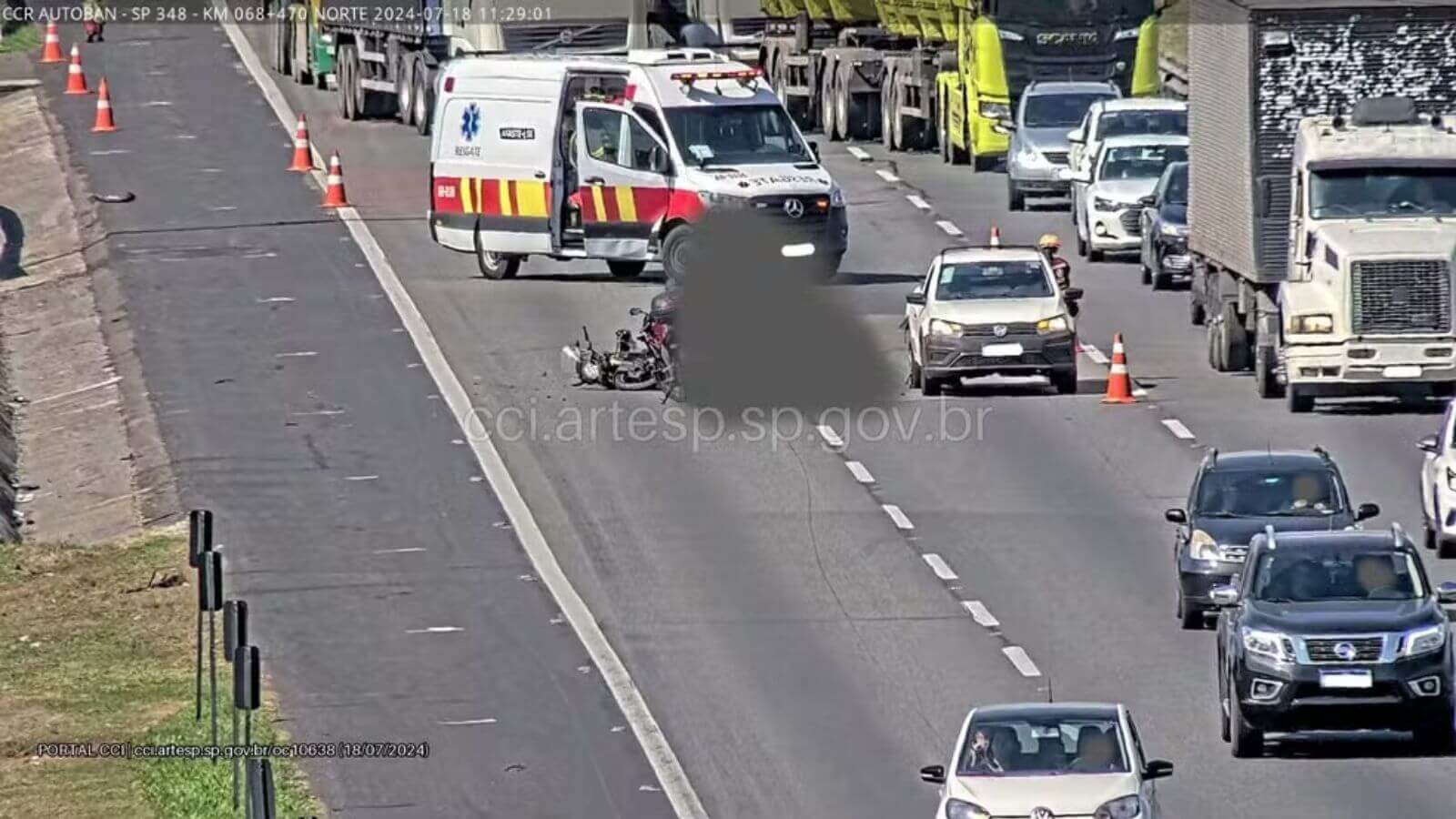 Motociclista fica ferido após colisão na Rodovia dos Bandeirantes em Jundiaí