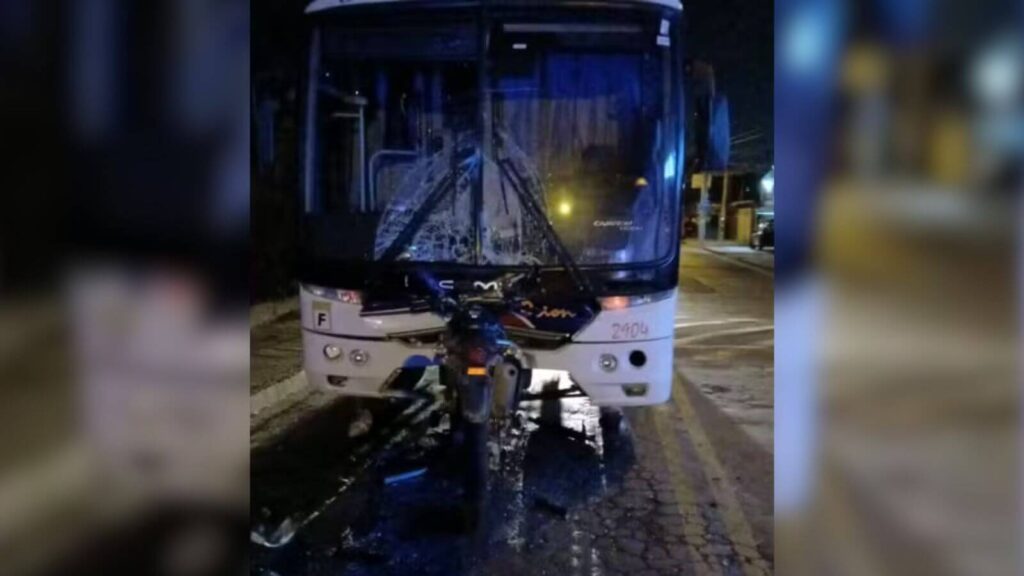 Motociclista morre após colisão com ônibus em Jundiaí