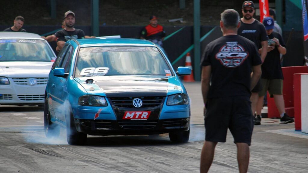 Piloto em Campeonato de Arrancada em Itatiba