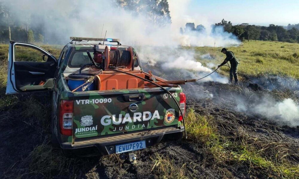 Queimada atinge área de 2 hectares em Jundiaí