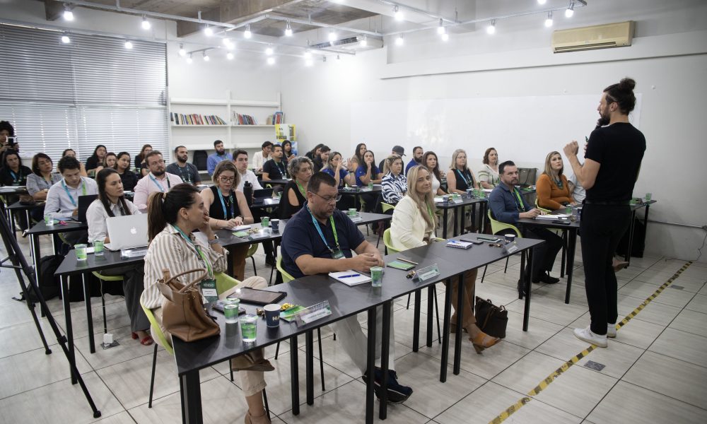 Durante dois dias, os participantes mergulharam em estratégias para dominar negociações na imersão em vendas da ACE