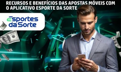 Homem usando celular com notas de dinheiro ao redor, destacando o aplicativo Esporte da Sorte para apostas móveis.