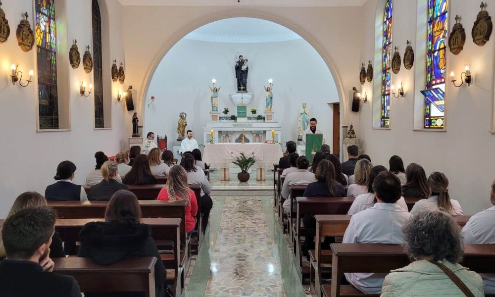 o Hospital São Vicente recebeu o pároco da Catedral Nossa Senhora do Desterro