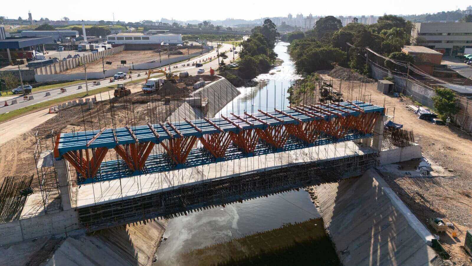 Obras de ampliação da Frederico Ozanan, ponte estaiada, em Jundiaí