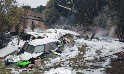 Destroços da aeronave que caiu em uma área residencial de Vinhedo