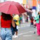 Pessoa com guarda-chuva em Centro de Jundiaí