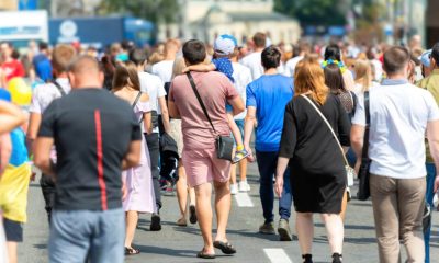 Segundo o IBGE, nessa data, o Brasil deverá atingir um total de 220.425.299 habitantes. A partir de 2042, a tendência é de queda populacional