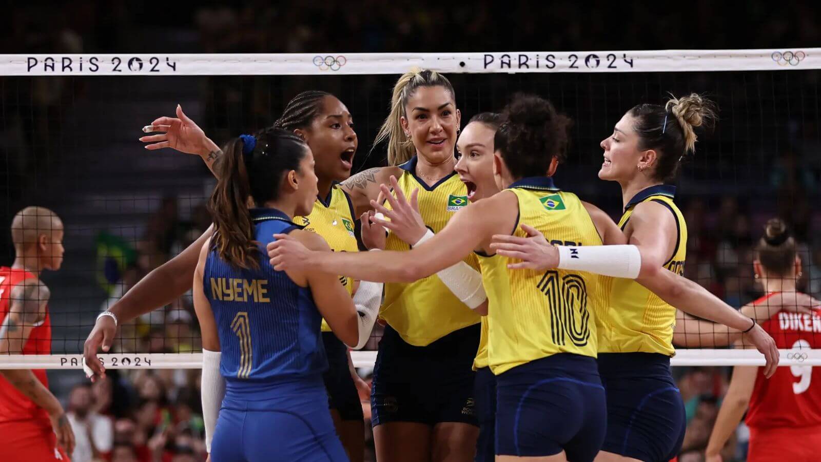 Seleção brasileira de vôlei de quadra feminino garante medalha de bronze nos Jogos Olímpicos