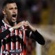 Jogador do Paulista comemorando gol com gesto de coração na semifinal da Bezinha 2024, vestindo o uniforme tricolor do clube.