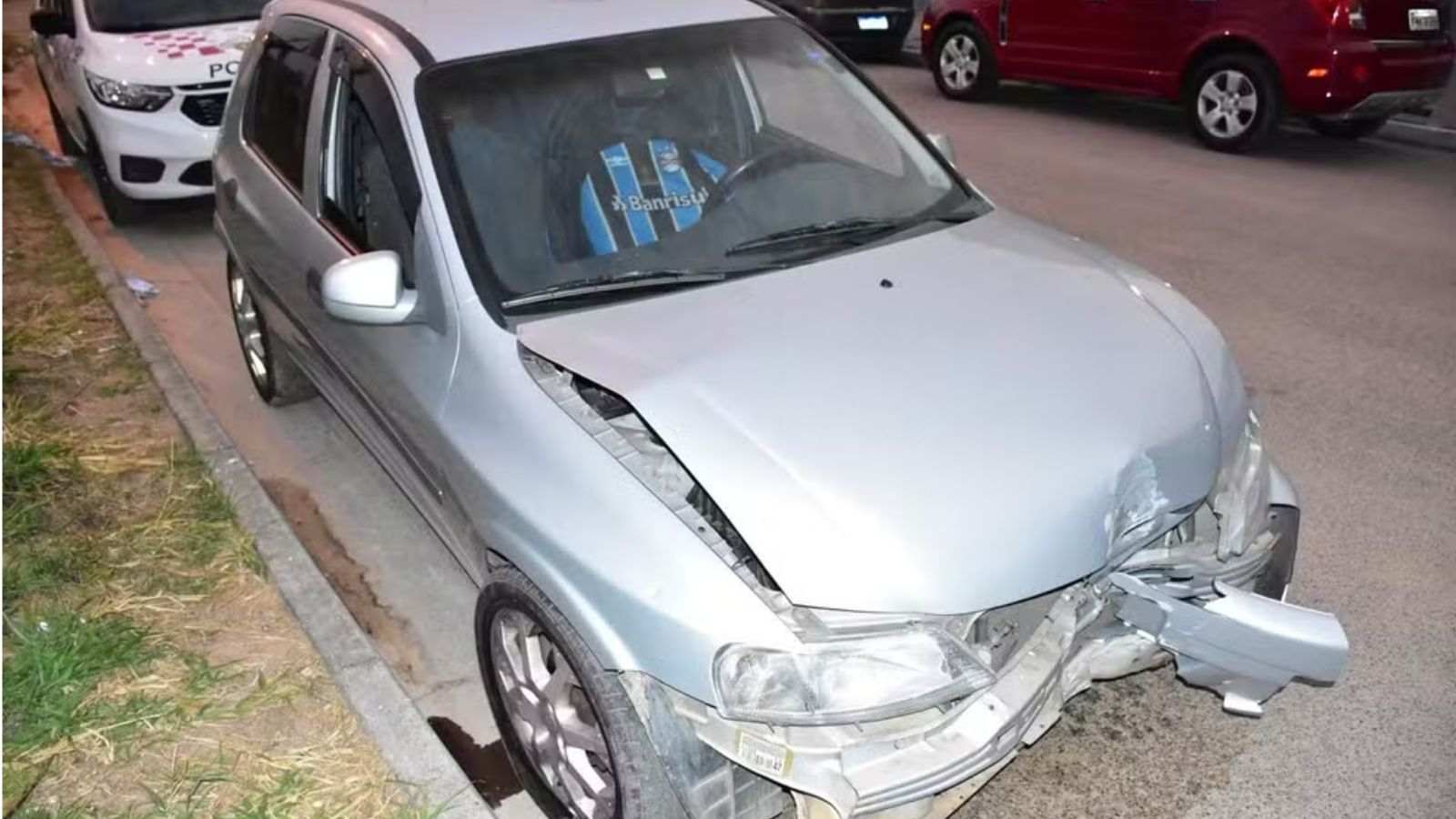 Situação do veículo após roubo de carro em Jundiaí