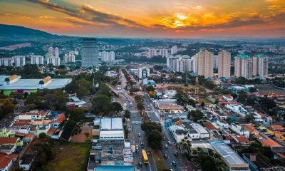 Av. Jundiaí com céu já claro, indicando sinais de radiação ultravioleta