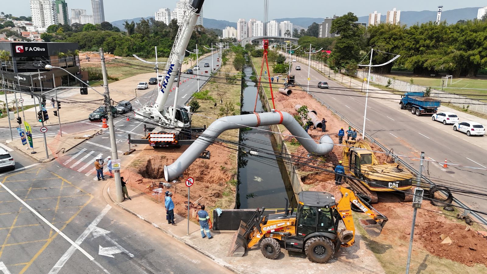 Instalação de cavalete de adutora do Córrego das Valquírias.