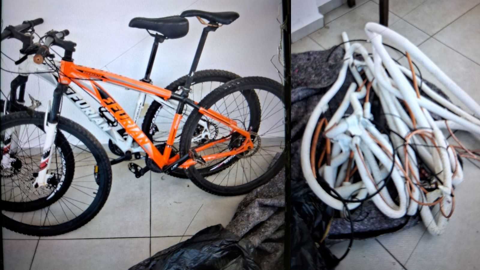 À esquerda, duas bicicletas; à direita fios de cobre dentro de saco plástico. Ambos itens foram furtados em Jundiaí.